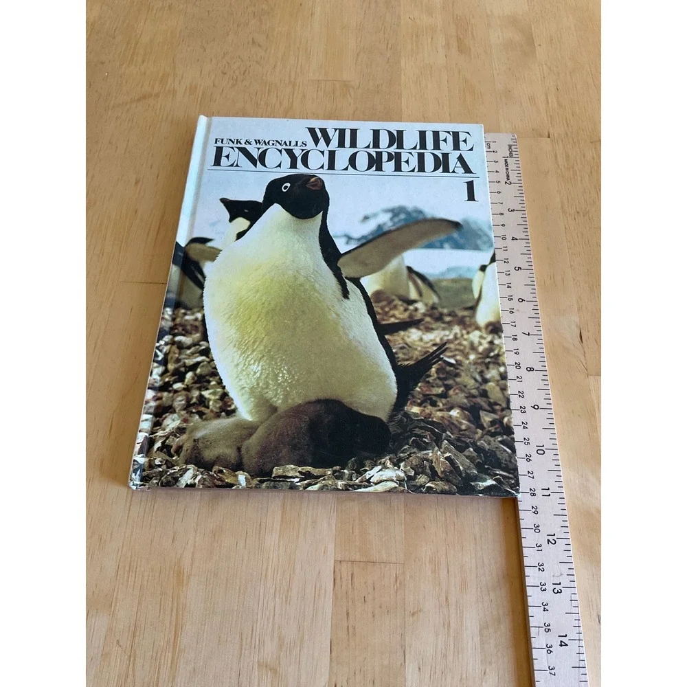 Funk & Wagnalls Wildlife Encyclopedia Volume 1 Hardcover AAR-BAD Vintage Book